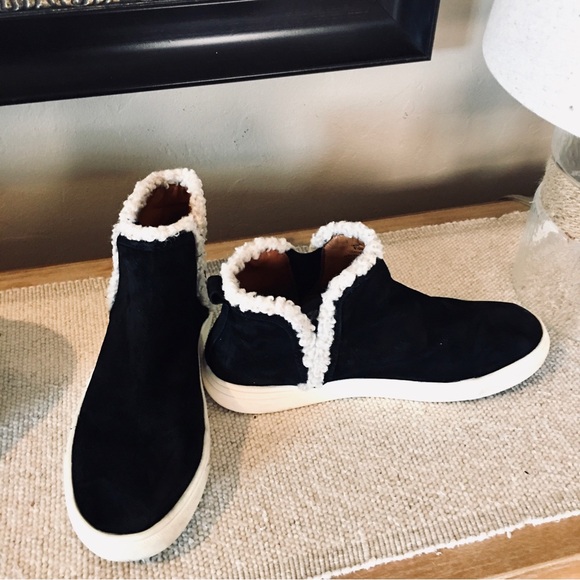 Lucky Brand athletic tennis shoes faux fur suede black white 8.5 - Picture 6 of 7